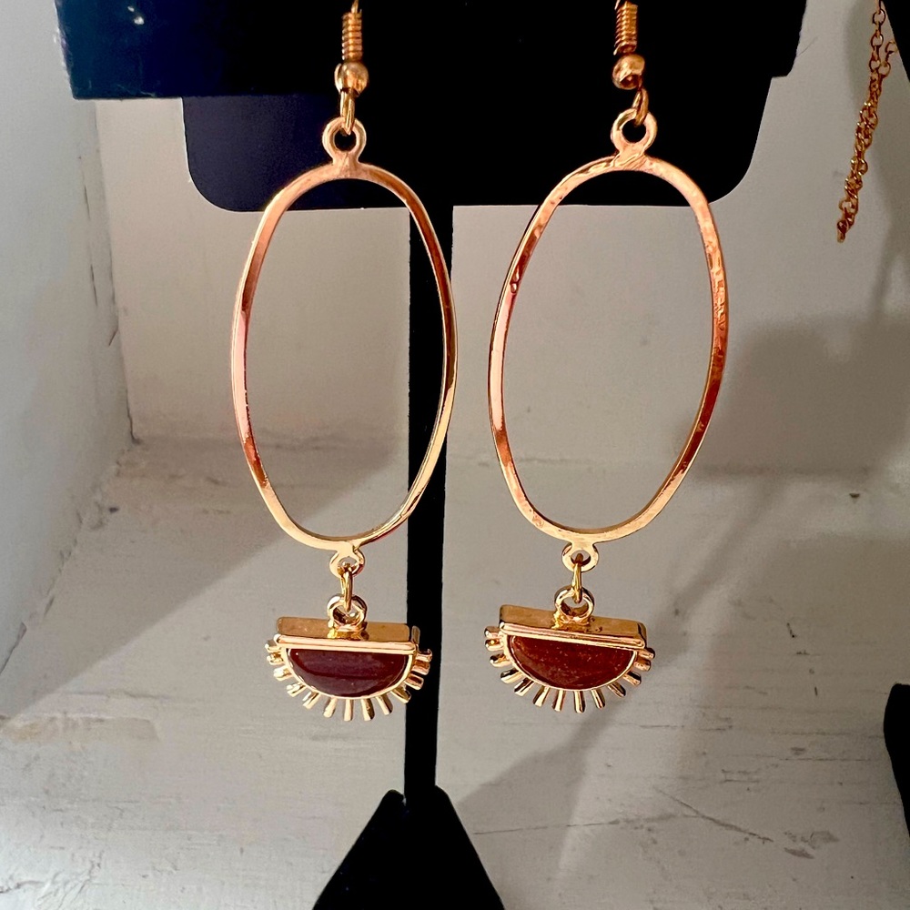 Four piece paparazzi jewelry